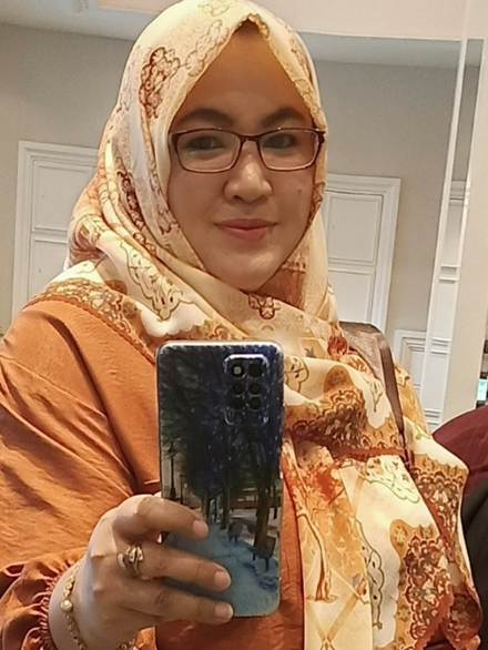 Rosy Suwanti, Amd.Farm.